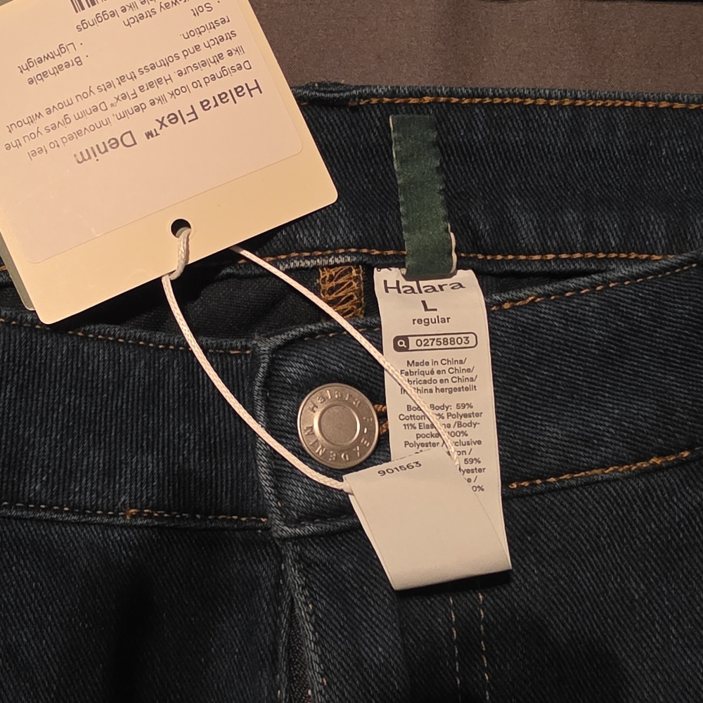 Halara - Low Rise Flared Jeans - Picture 5 of 5